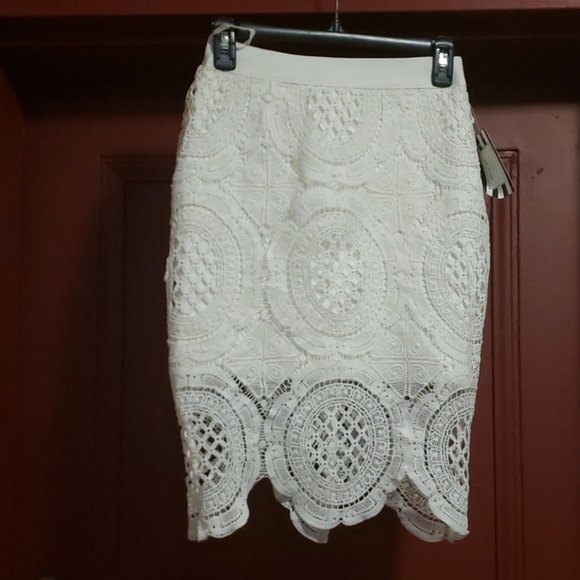 Dresses & Skirts - BWCLOSET EMBROIDERY  STRETCH WHITE SHIRT